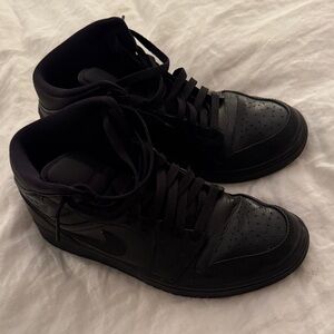 Nike Men's All-Black Sneakers